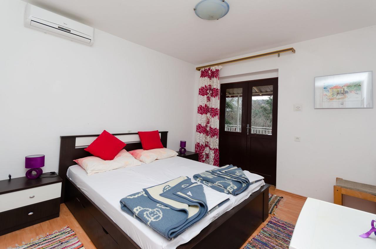 Apartments And Room Luka Klenovica Exterior photo
